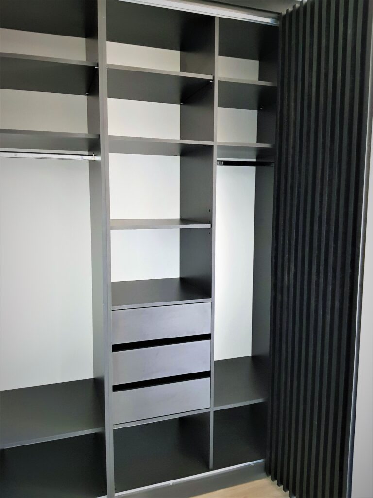 wardrobe interior with shelves and drawers by Beproje