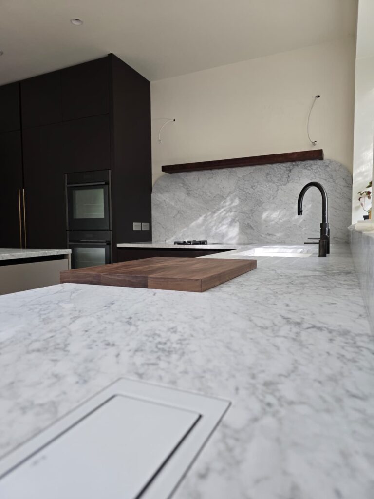 Dublin 4 bespoke kitchen: veined worktop and timber board